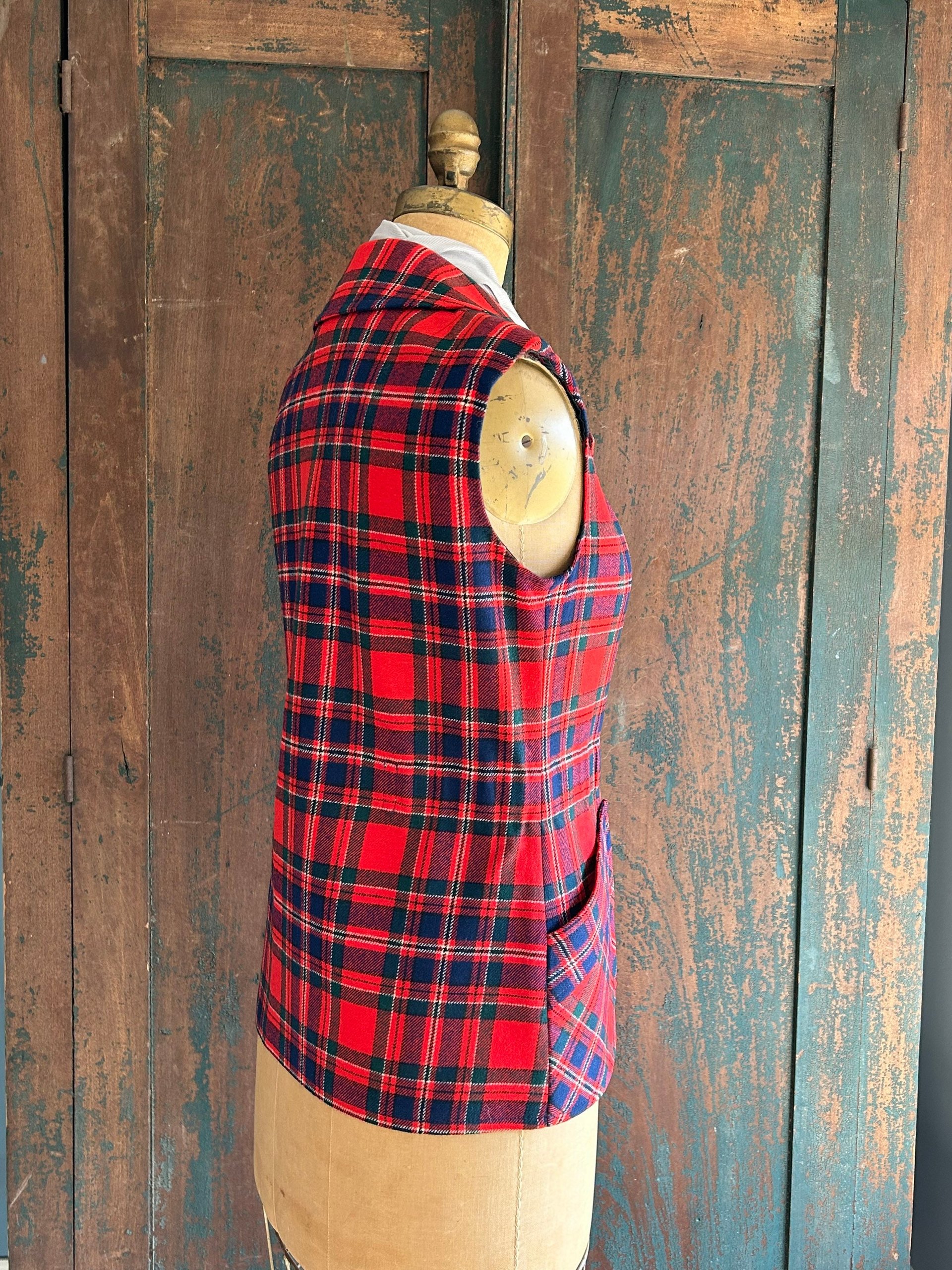 Red Tartan Wool VEST, Waistcoat, Guillet, Sz Medium Recycled, Eco-Friendly Fashion, Vintage Piece