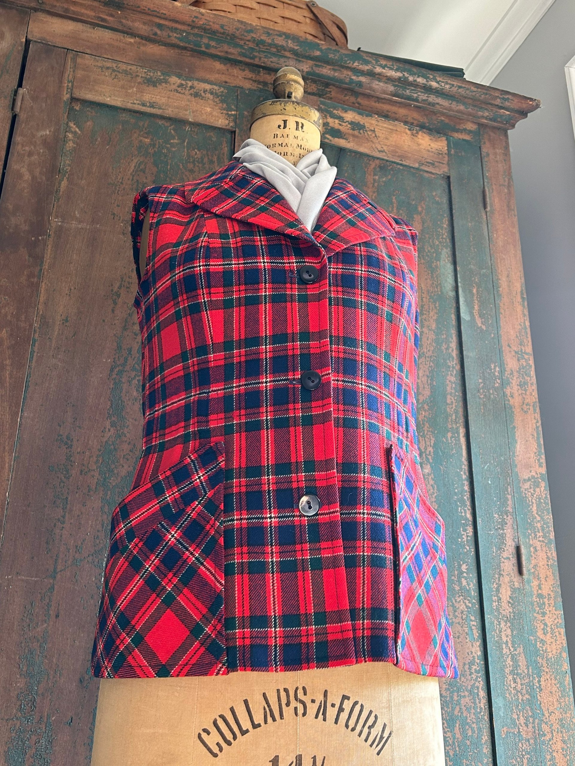 Red Tartan Wool VEST, Waistcoat, Guillet, Sz Medium Recycled, Eco-Friendly Fashion, Vintage Piece