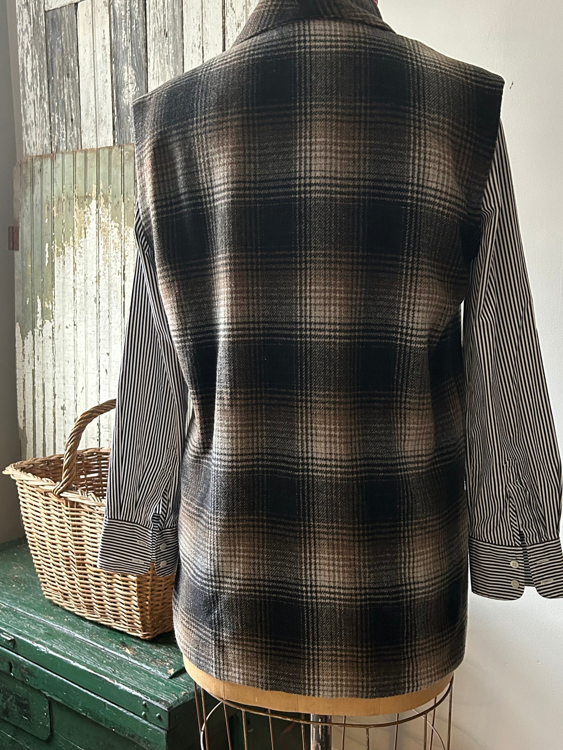 Black & Neutral Plaid Vest, Sleeveless Blazer - Size XL / 1X